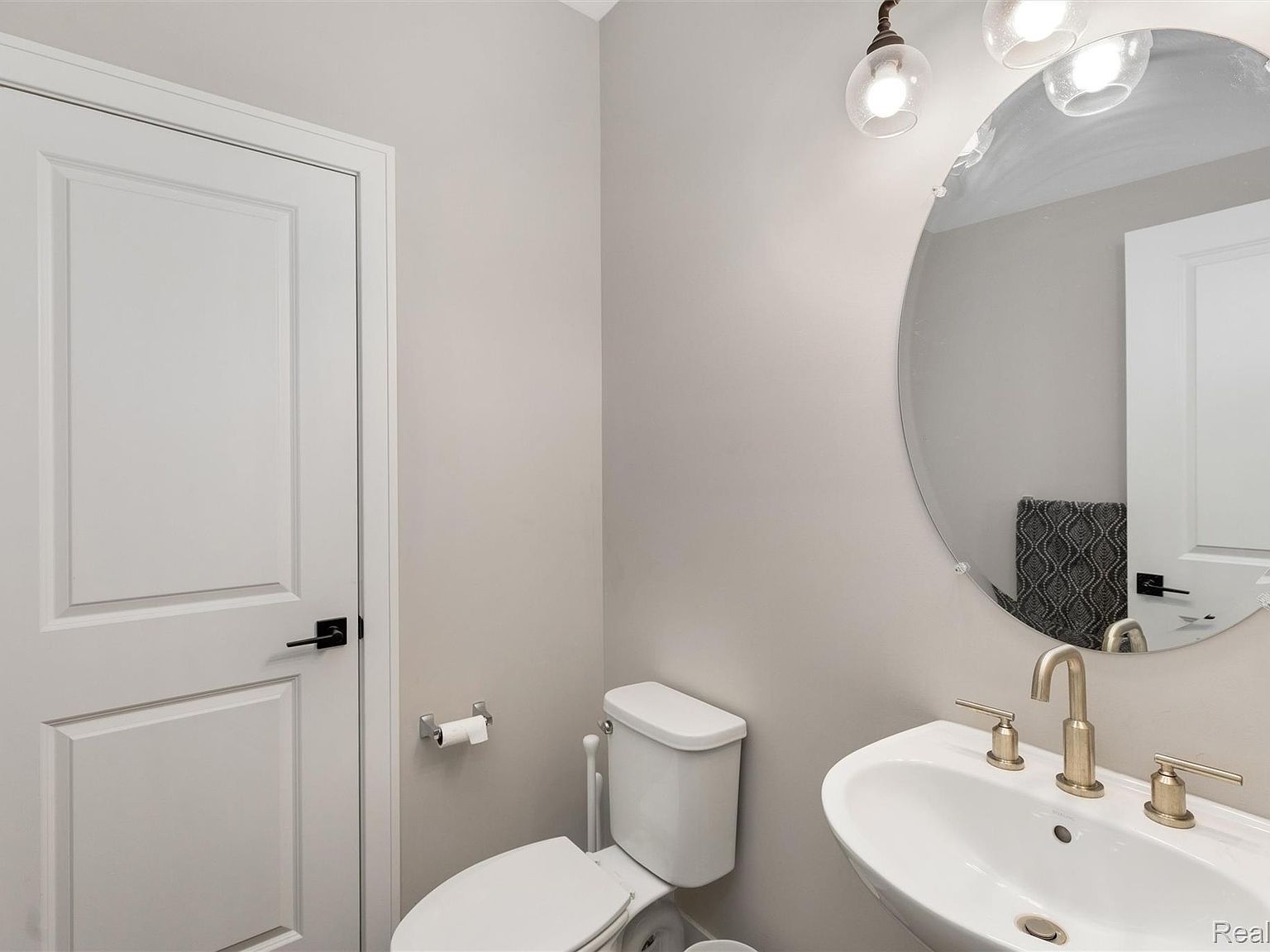 1055 Hampton Cir Detroit, MI 48207 - Thumbnail 4