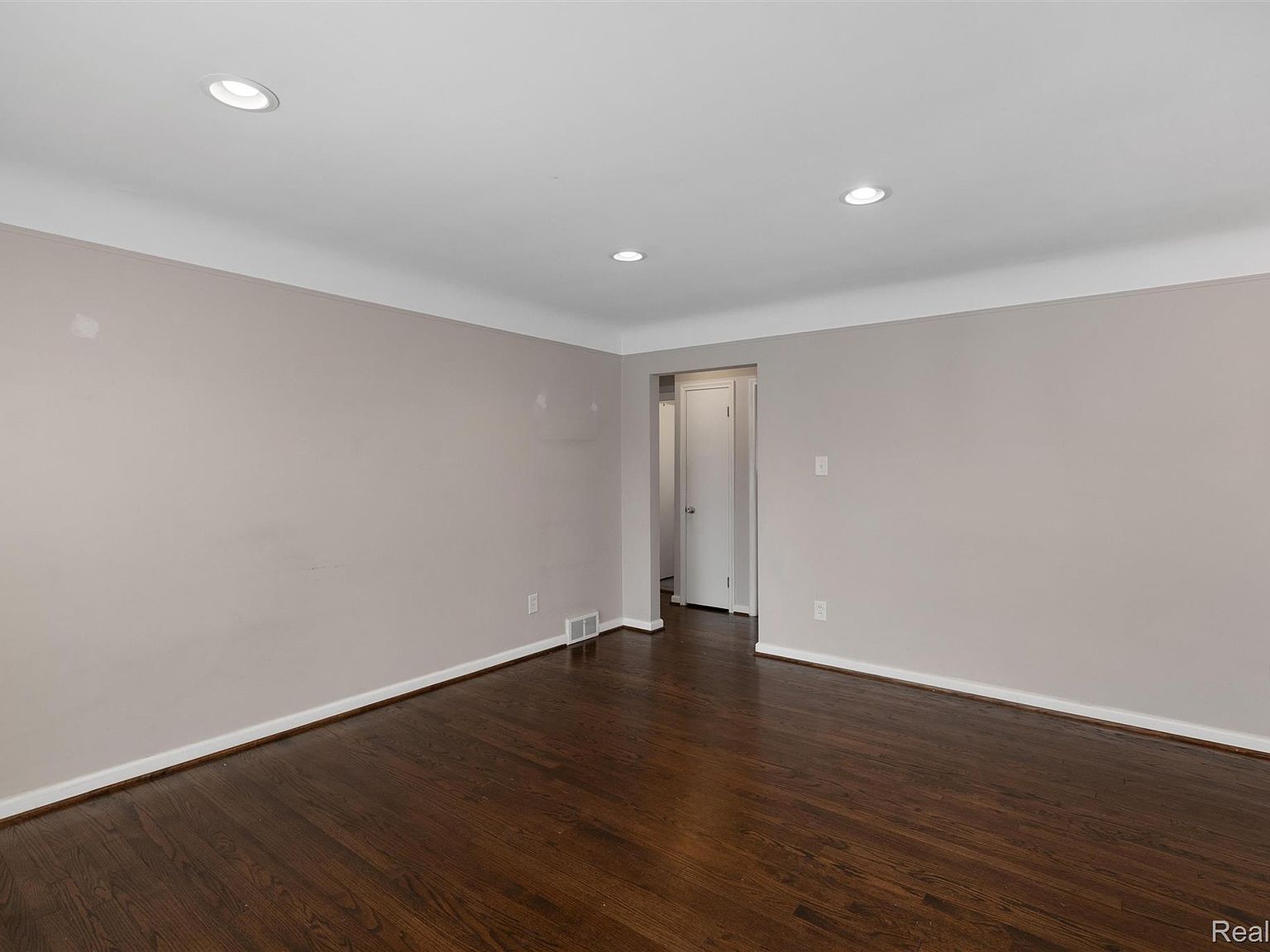 3221 Shenandoah Dr Royal Oak, MI 48073 - Thumbnail 4