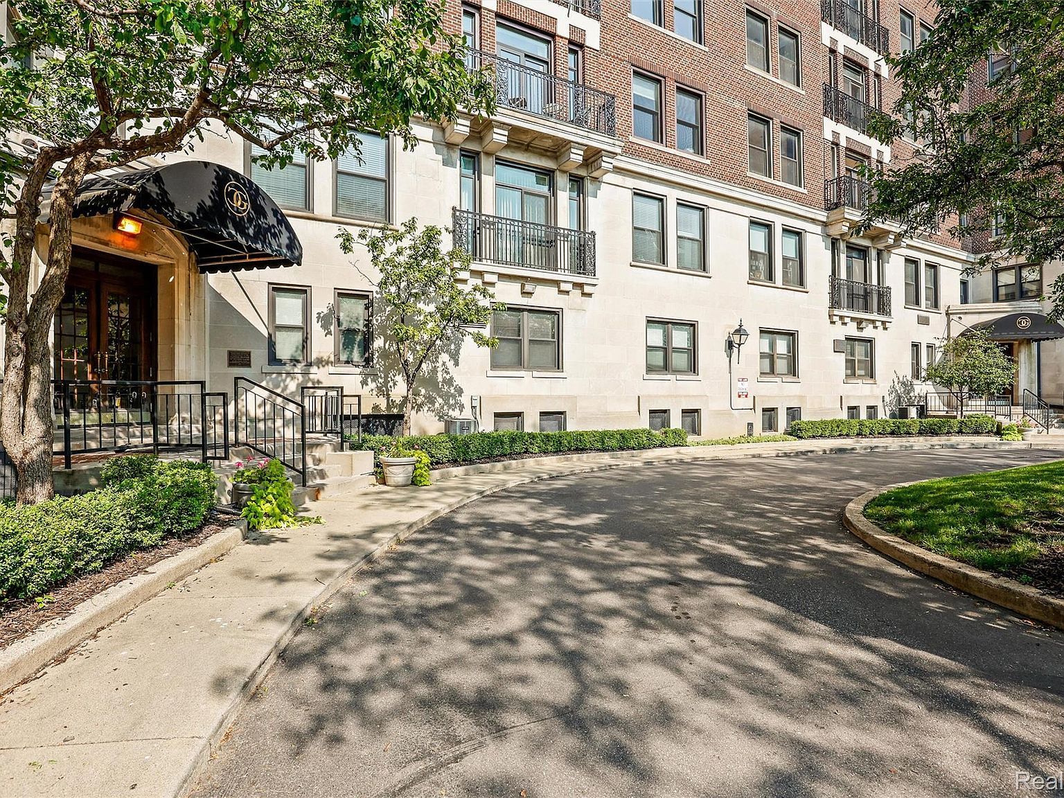 2900 E Jefferson Ave UNIT C6A Detroit, MI 48207 - Thumbnail 4