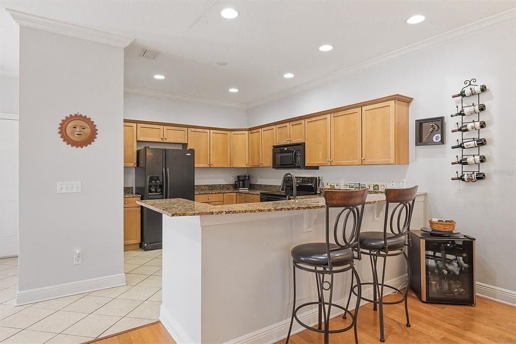 208 Valencia Cir Saint Petersburg, FL 33716 - Thumbnail 4