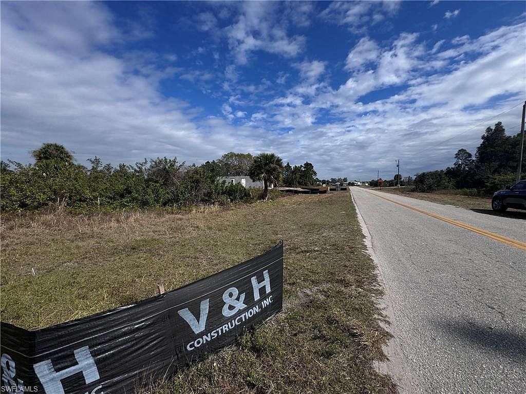 931 Bell Blvd S Lehigh Acres, FL 33974 - Thumbnail 4