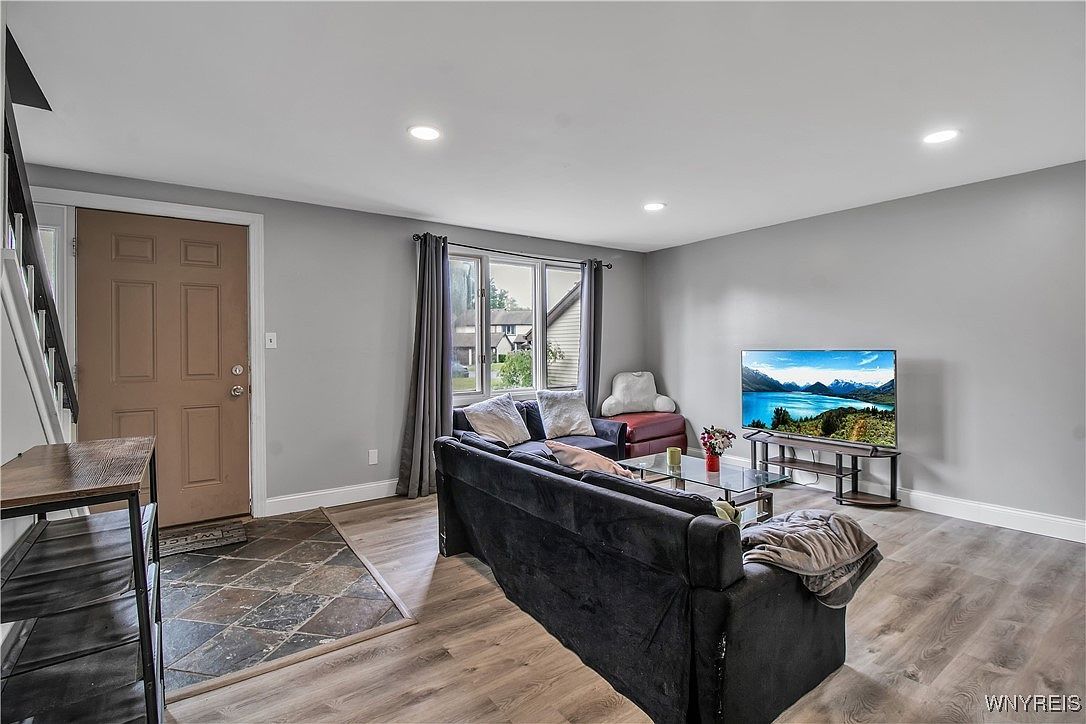 351 Charlesgate Cir East Amherst, NY 14051 - Thumbnail 4