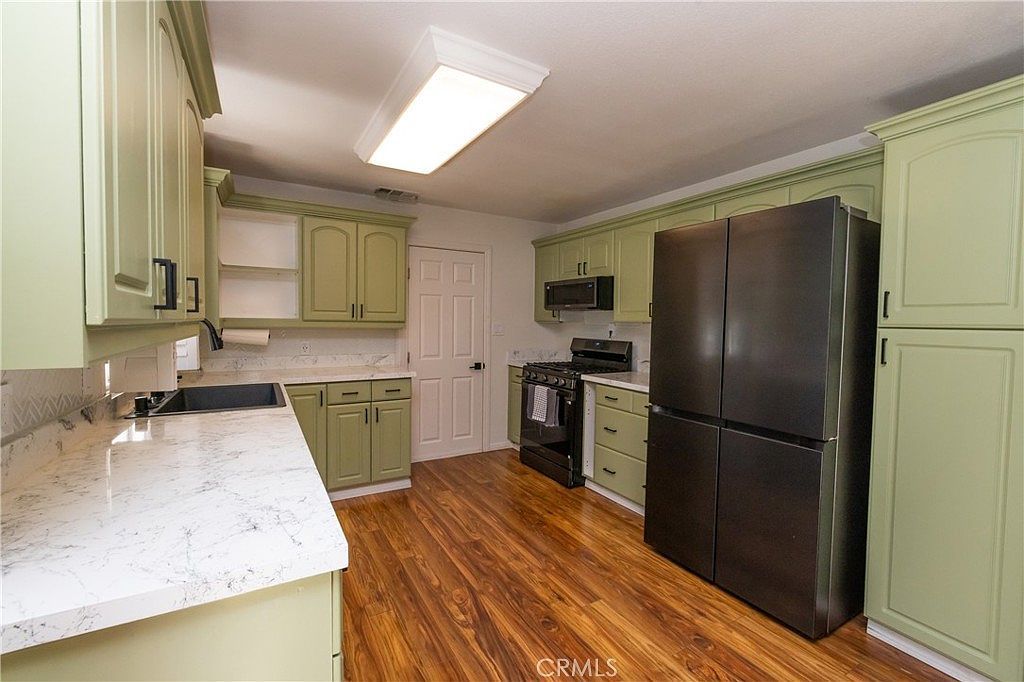 31805 Luring Pines Dr Running Springs, CA 92382 - Thumbnail 4