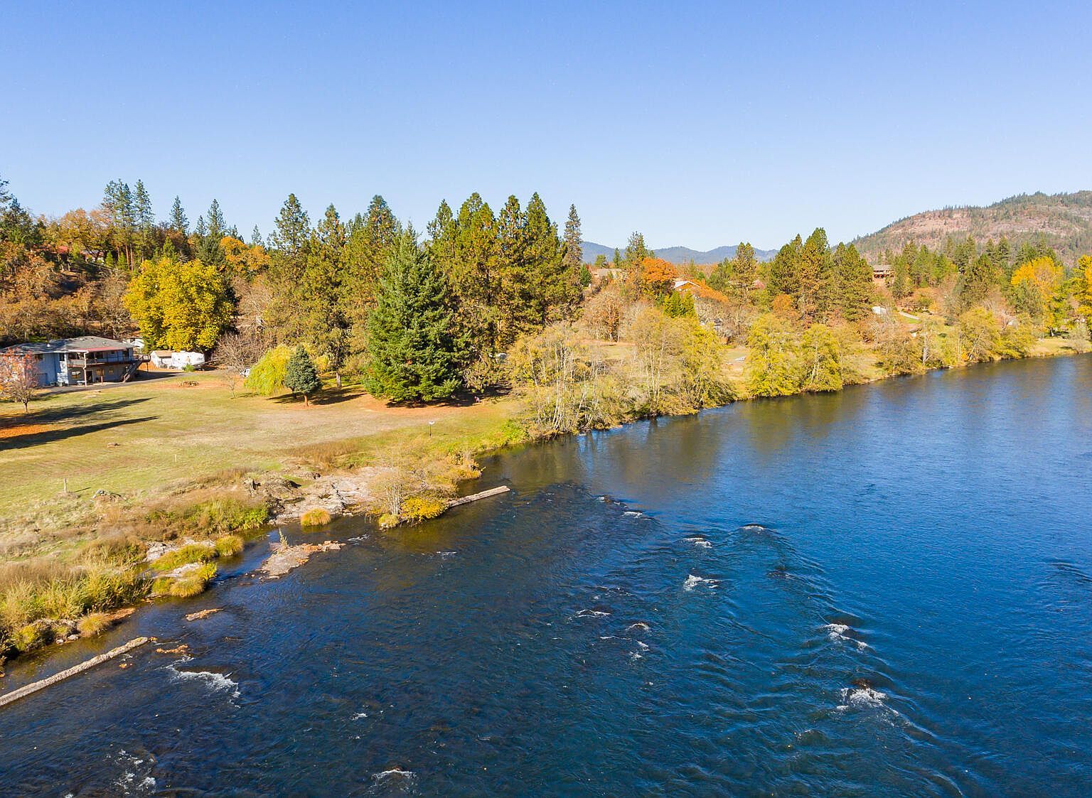 7266 Rogue River Dr Shady Cove, OR 97539 - Thumbnail 4