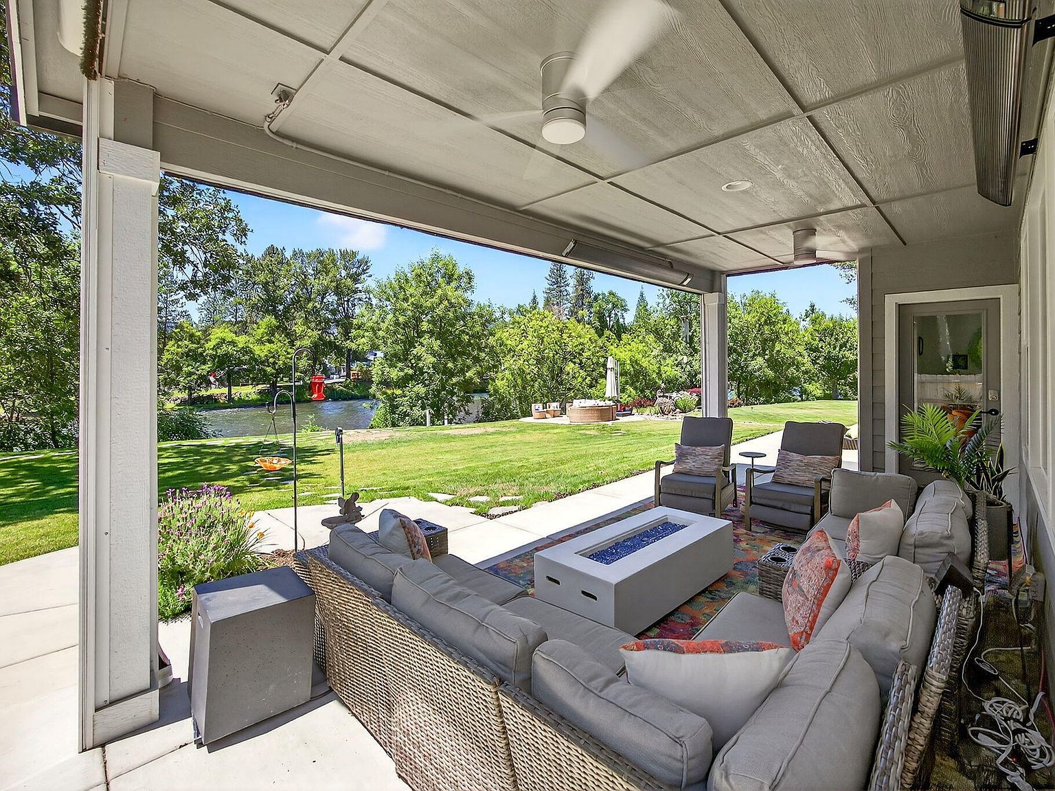 1090 Anglers Pl Shady Cove, OR 97539 - Thumbnail 4