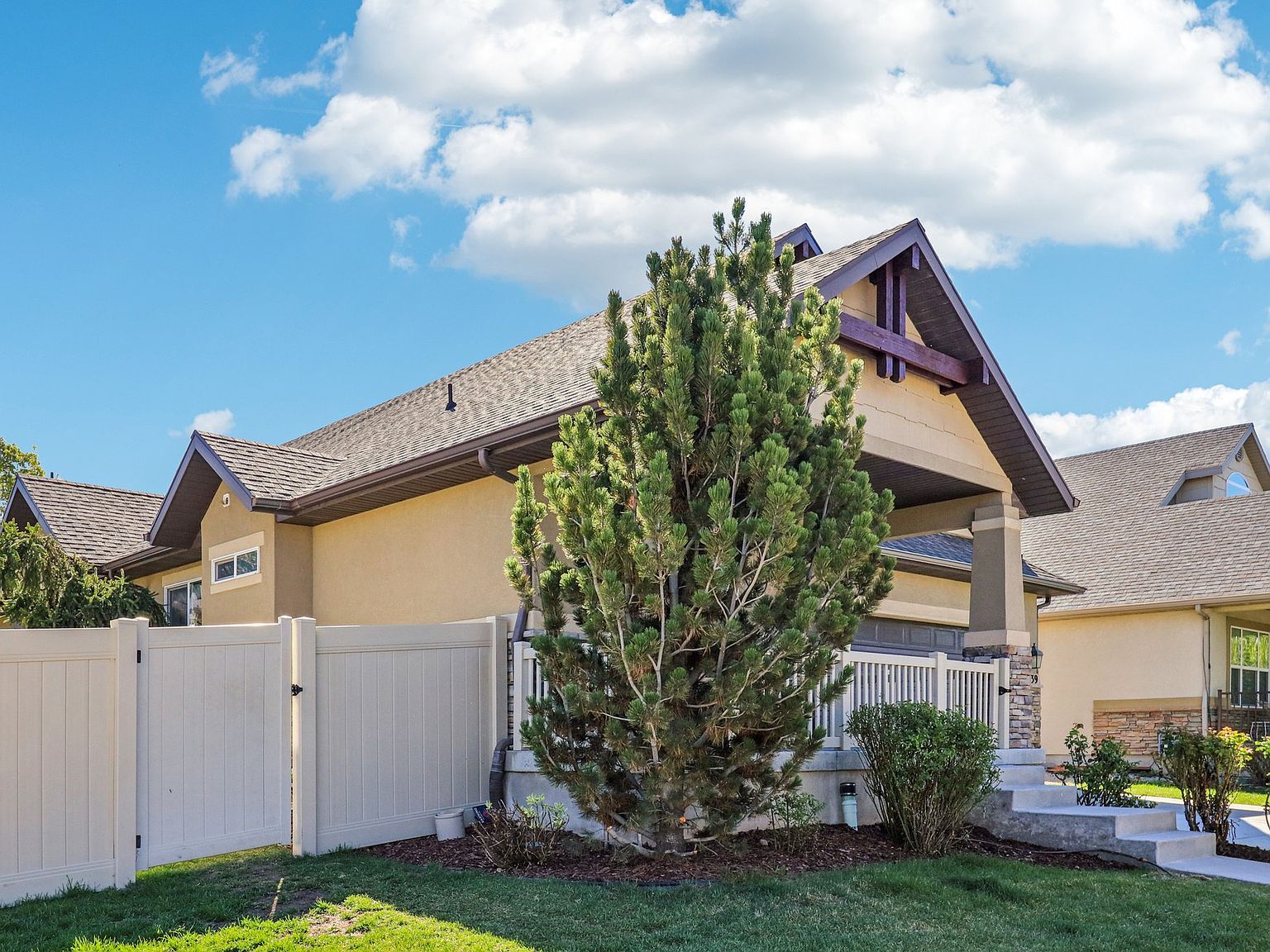 9239 S Brighton View Dr Sandy, UT 84070 - Thumbnail 4