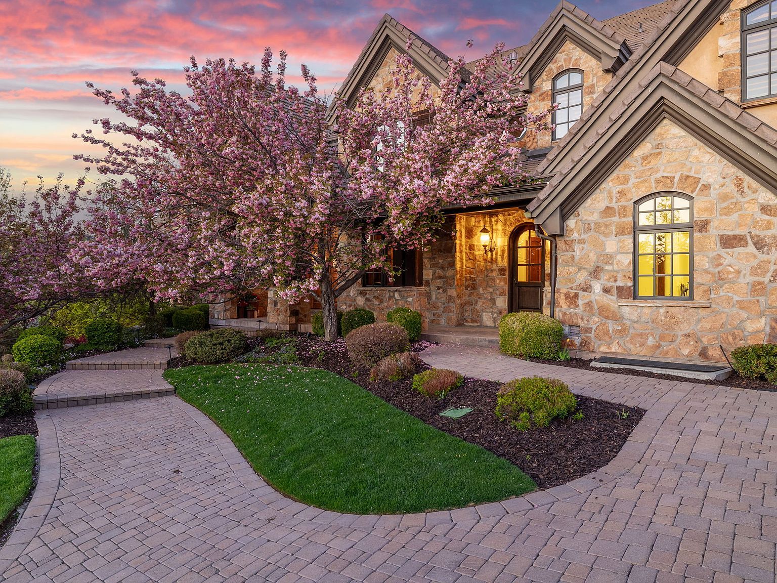 18 Snow Forest Ln Sandy, UT 84092 - Thumbnail 4