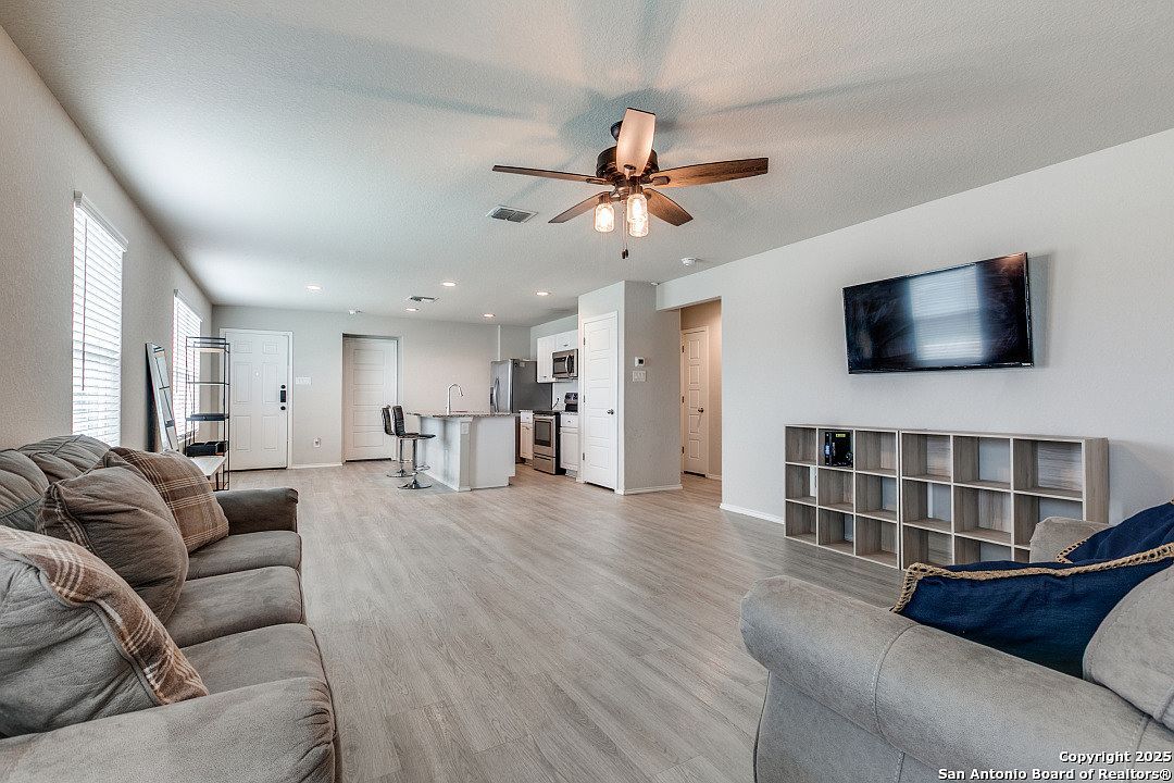 12902 Olson Point San Antonio, TX 78252 - Thumbnail 4