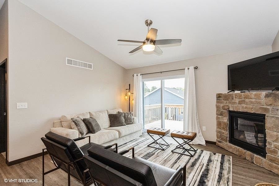 611 Riley Ln West Branch, IA 52358 - Thumbnail 4