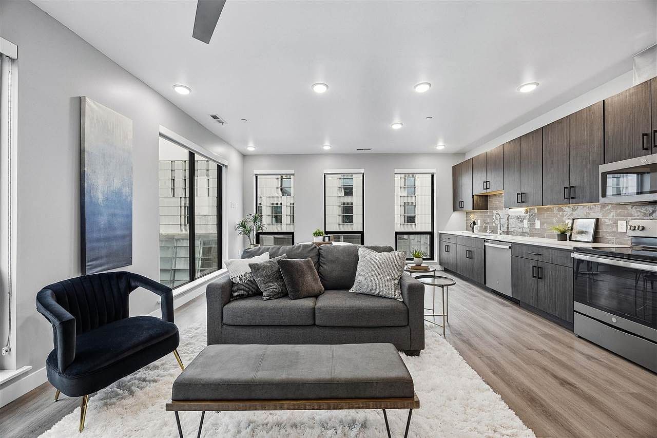 300 S Clinton St #501 Iowa City, IA 52240 - Thumbnail 4