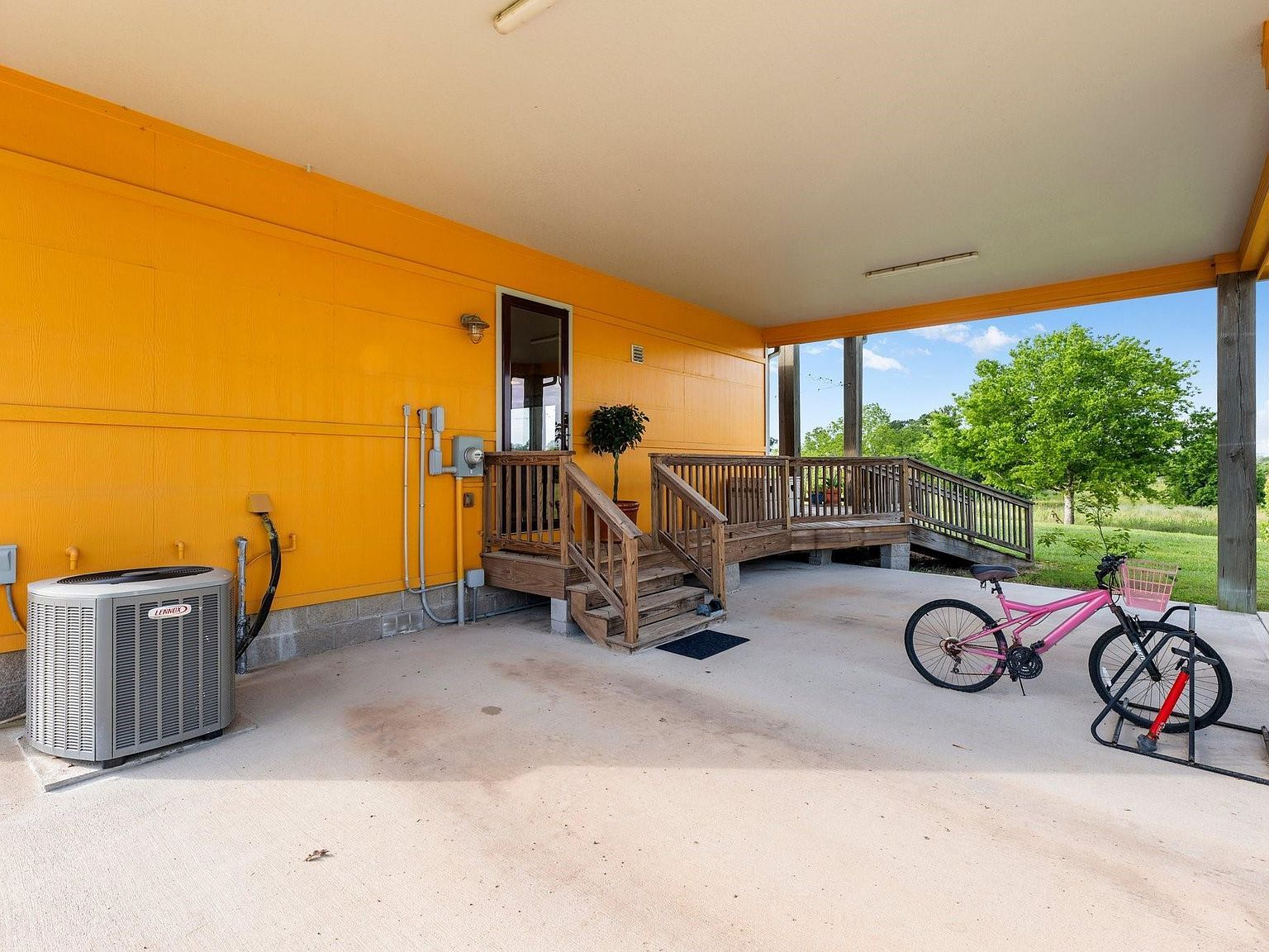 4569 Gloster Ln Sealy, TX 77474 - Thumbnail 4