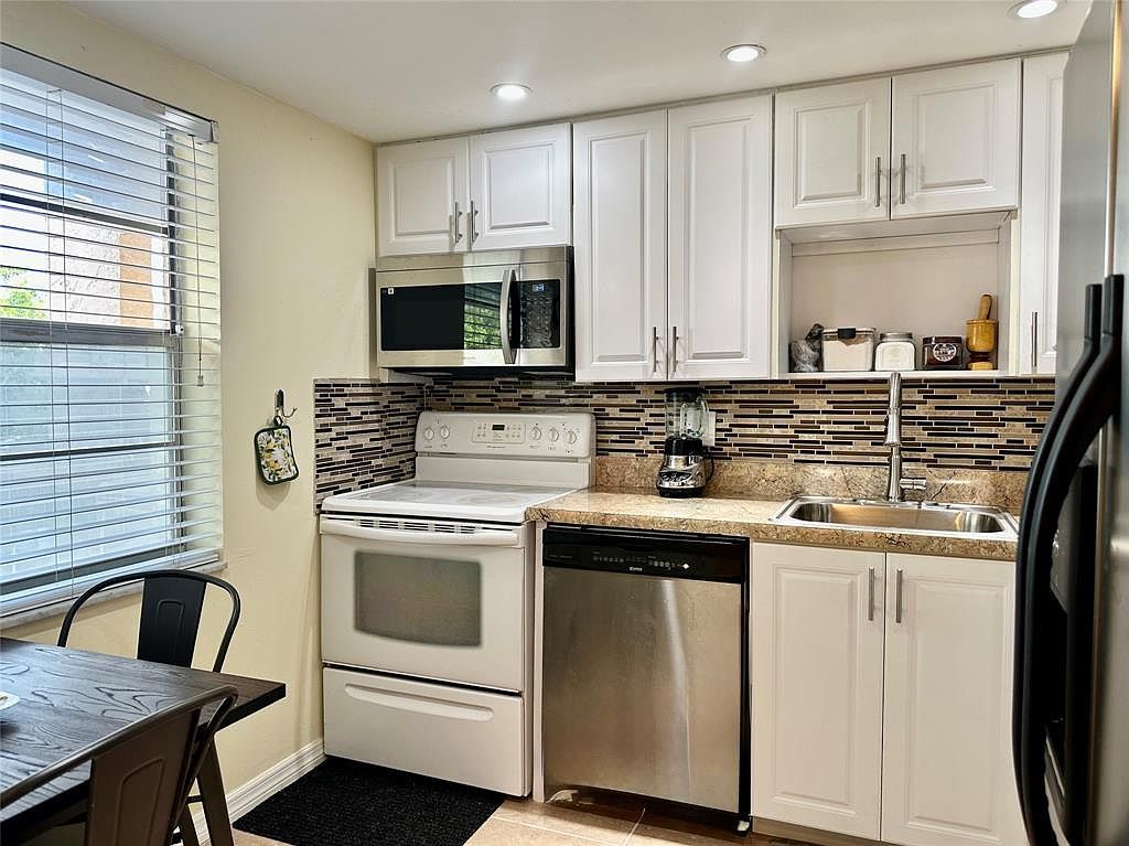 1015 Country Club Dr APT 307 Margate, FL 33063 - Thumbnail 4