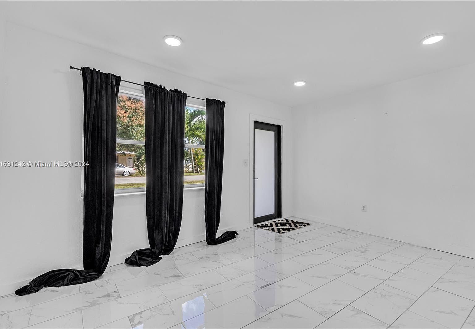 420 S 61st Ter Hollywood, FL 33023 - Thumbnail 4