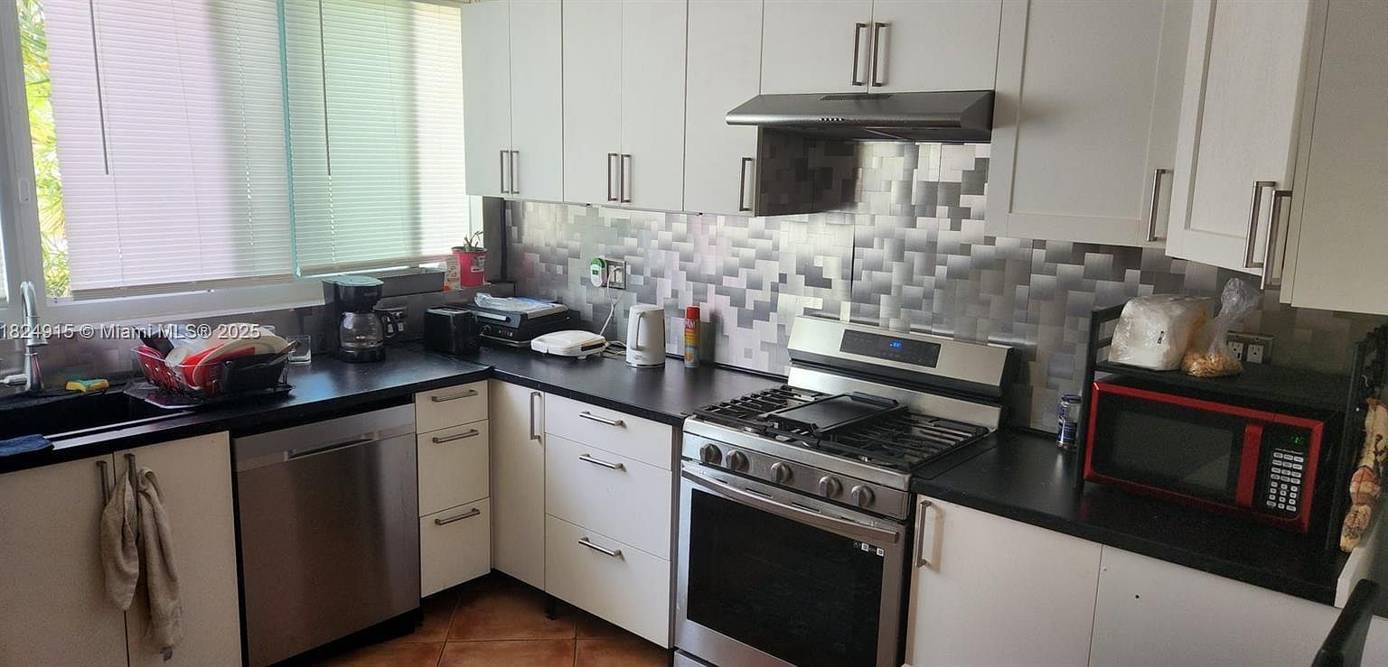 1607 Moffett St Hollywood, FL 33020 - Thumbnail 4