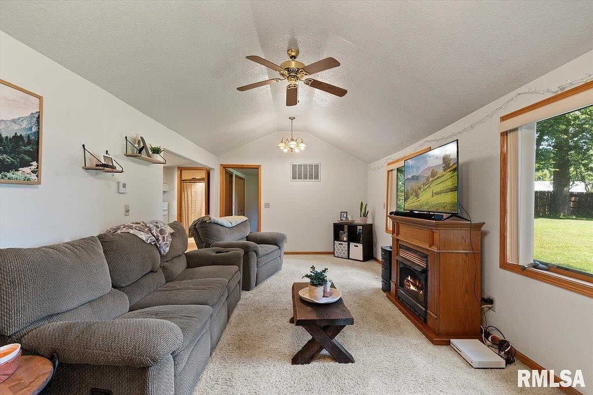 5460 Moline Rd Erie, IL 61250 - Thumbnail 4