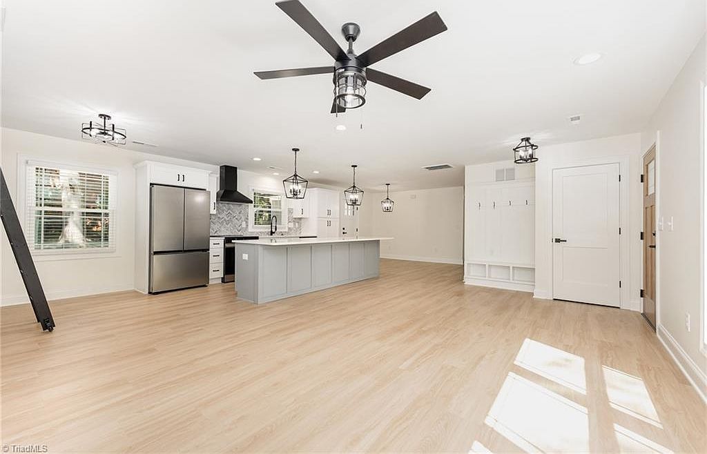 2200 Hathaway Dr Greensboro, NC 27408 - Thumbnail 4