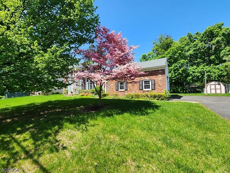 1063 Midwood Dr Rahway, NJ 07065 - Thumbnail 4