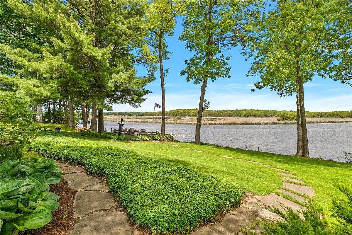 6403 Riverside Rd Fennville, MI 49408 - Thumbnail 4