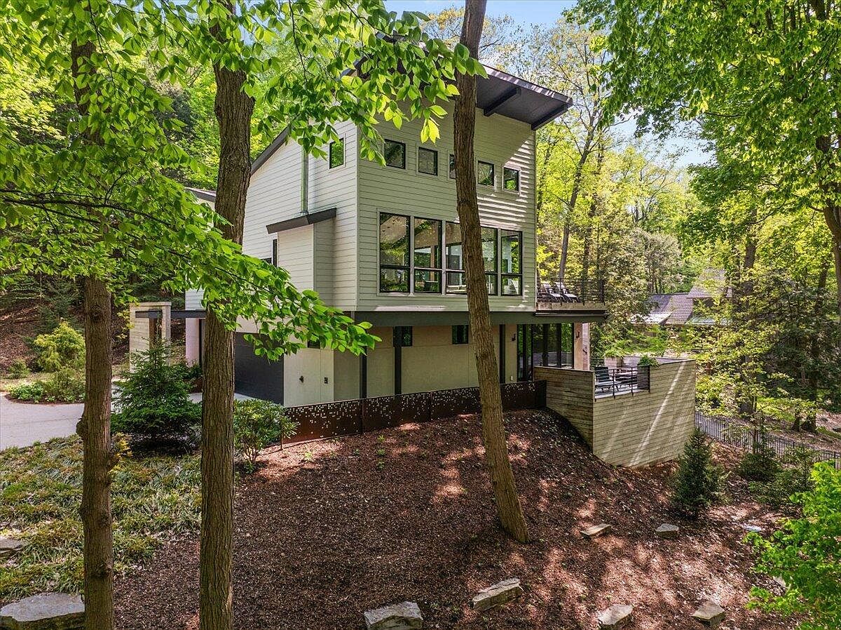 371 Dunegrass Circle Dr Saugatuck, MI 49453 - Thumbnail 4