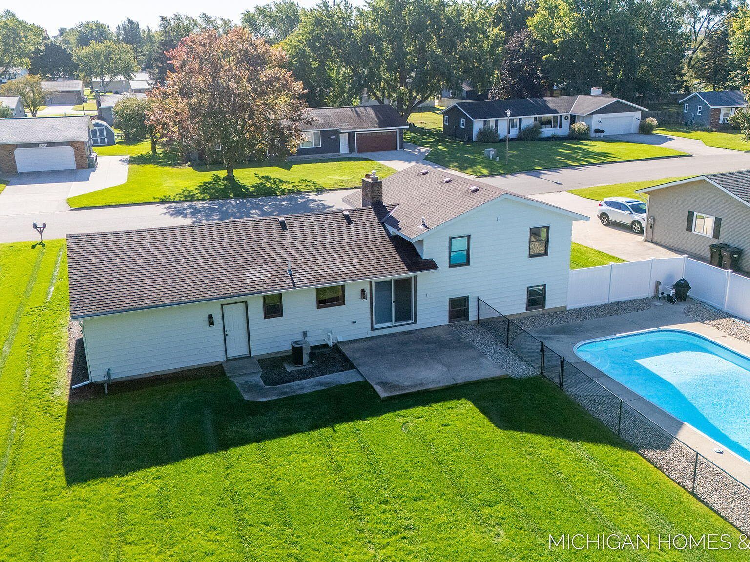 10975 Campanel Dr Zeeland, MI 49464 - Thumbnail 4