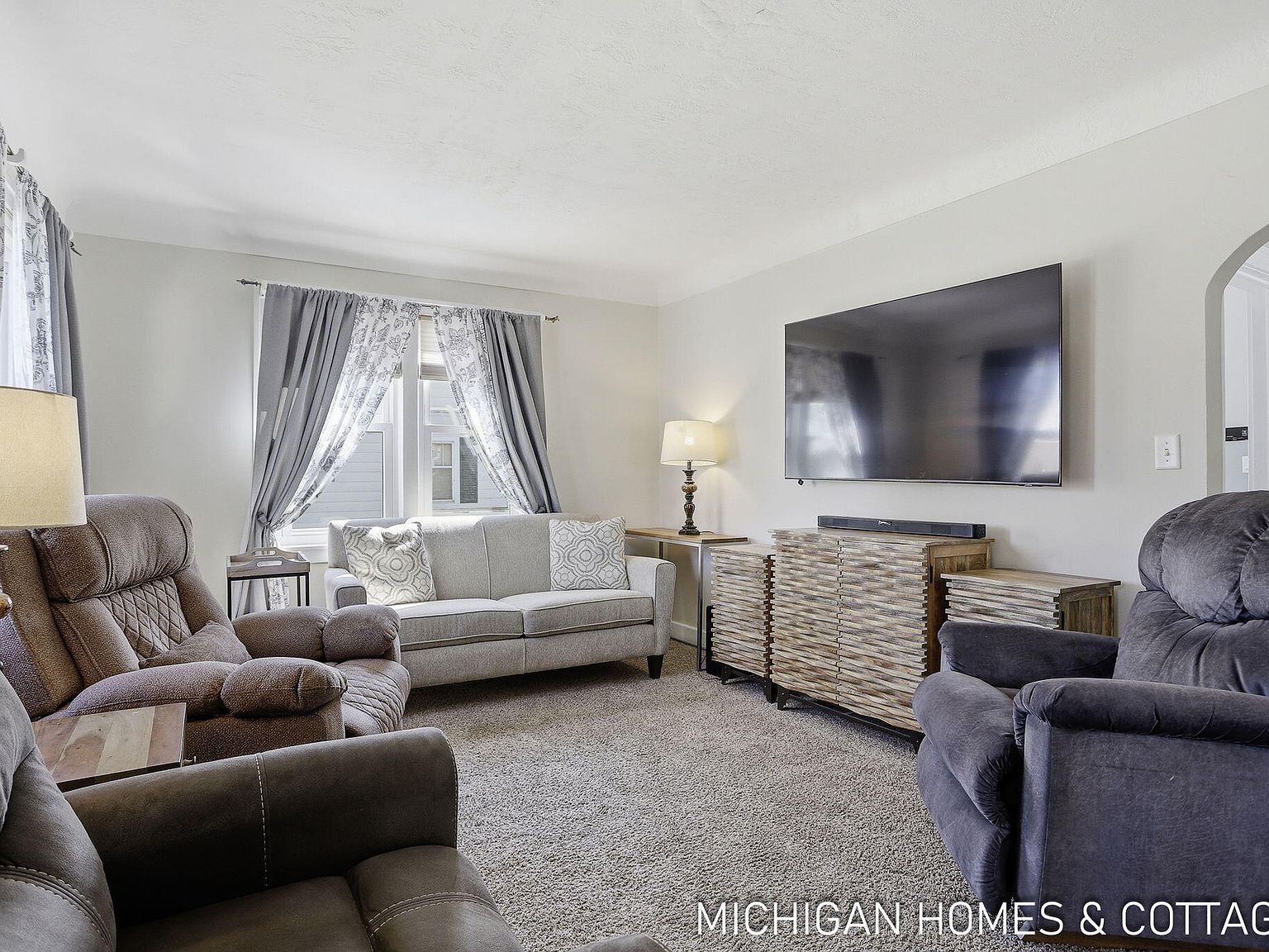 736 Lincoln Ave Holland, MI 49423 - Thumbnail 4