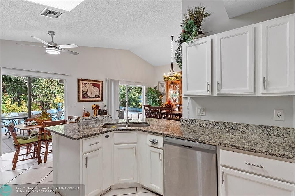 5161 Willow Pond Rd W West Palm Beach, FL 33417 - Thumbnail 4