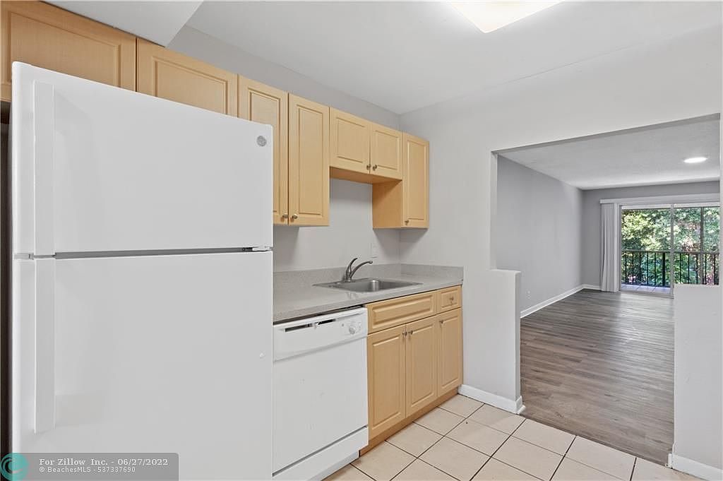 2700 Coral Springs Dr APT 309 Pompano Beach, FL 33065 - Thumbnail 4