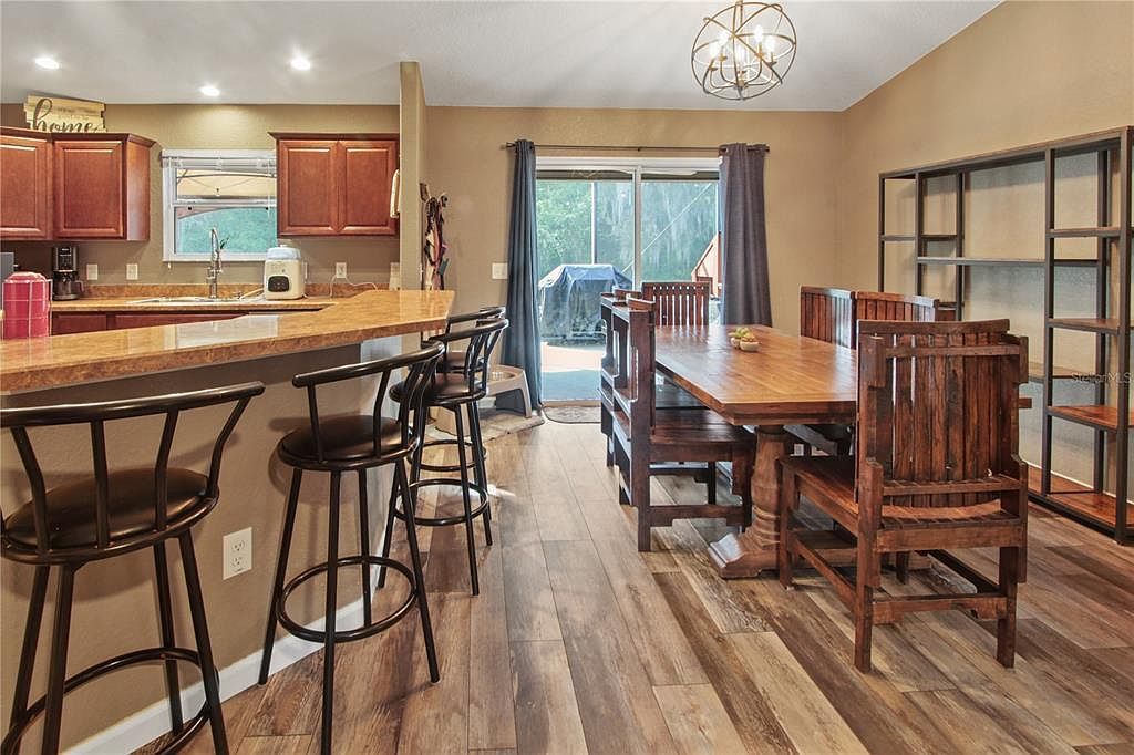 6312 Central Ave Coleman, FL 33521 - Thumbnail 4