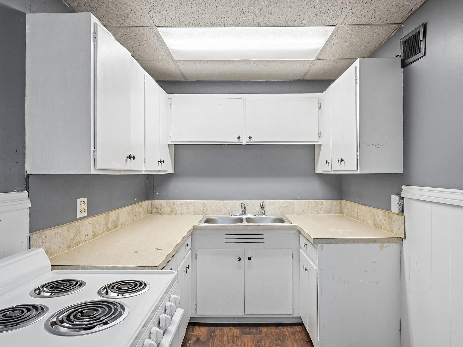 1526 Noble St Fairbanks, AK 99701 - Thumbnail 4