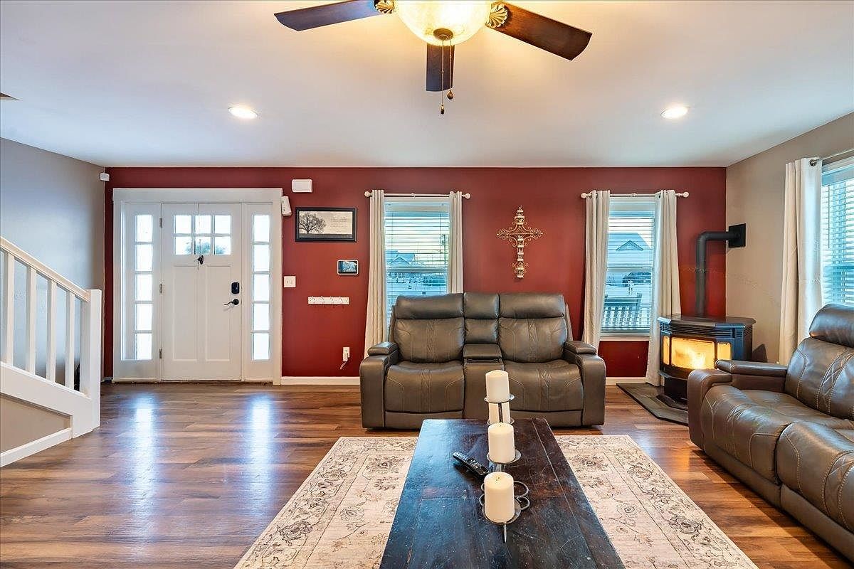 645 W Fourth North Pole, AK 99705 - Thumbnail 4