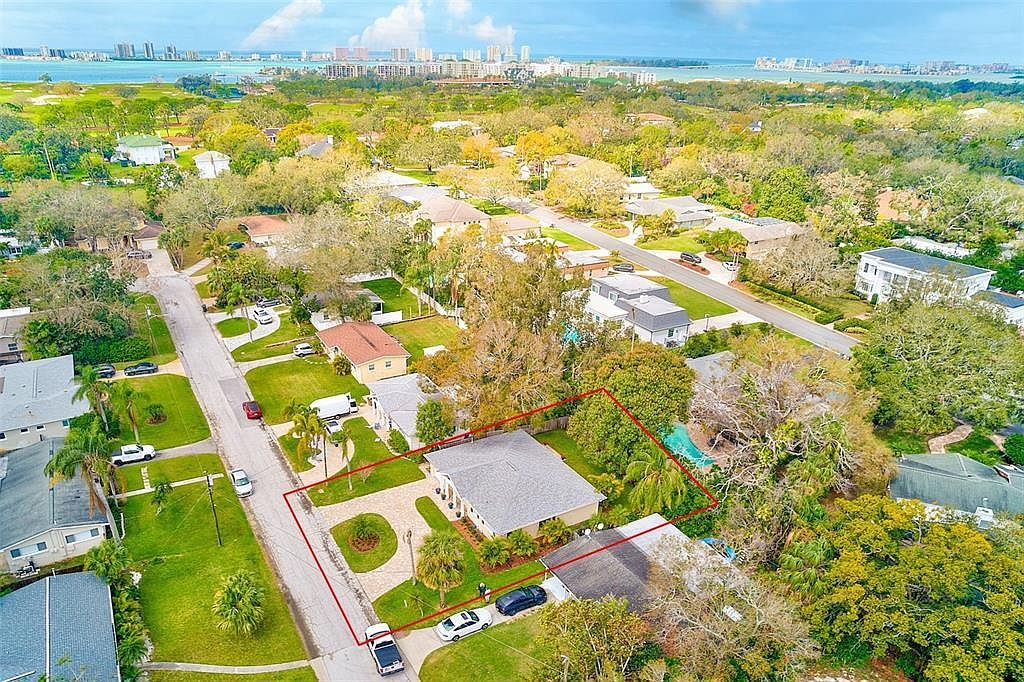 316 Barbara Cir Belleair, FL 33756 - Thumbnail 4