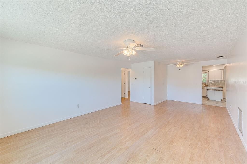 7081 Lafayette N Pinellas Park, FL 33781 - Thumbnail 4