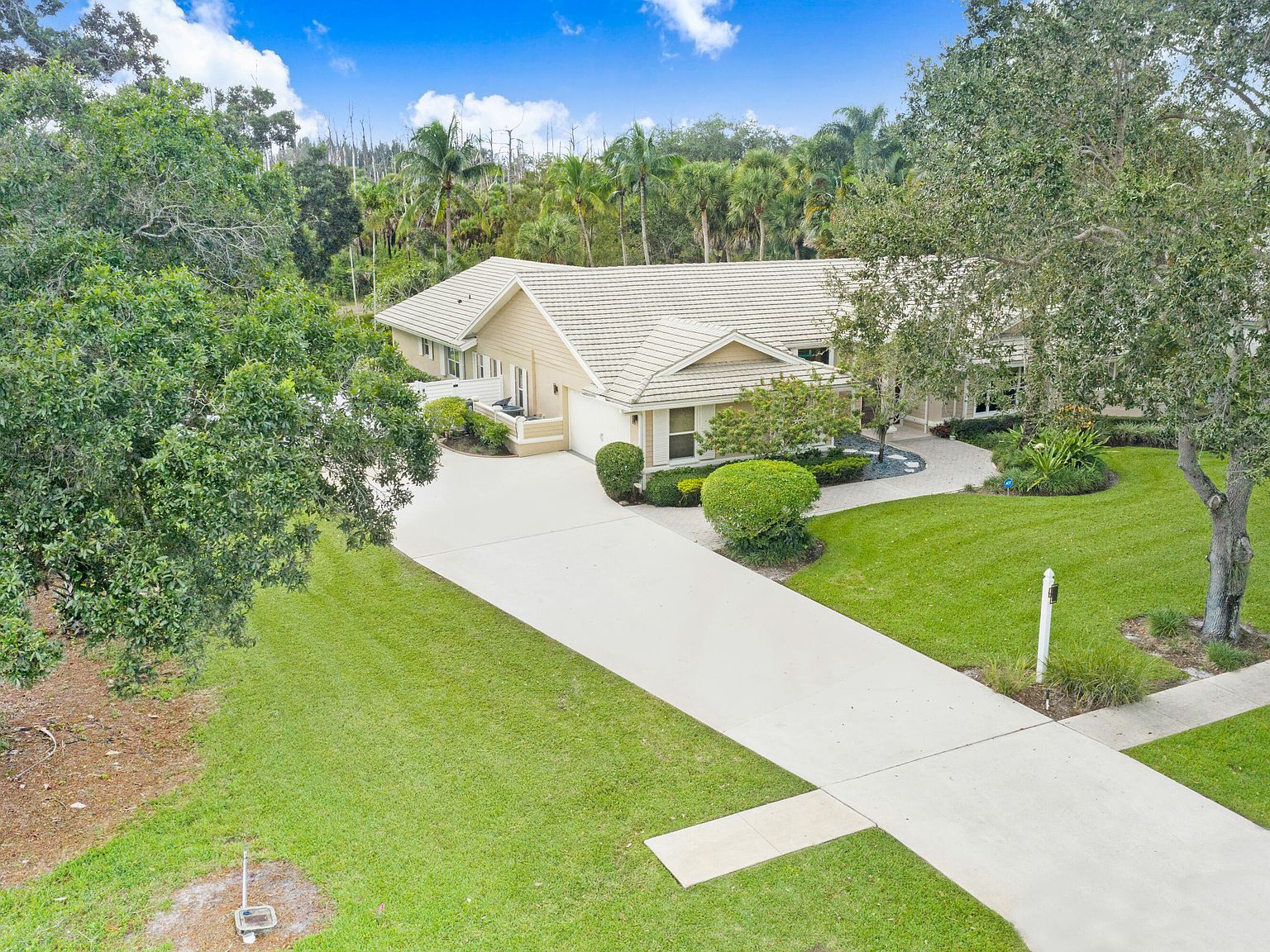 8370 Whispering Oak Way West Palm Beach, FL 33411 - Thumbnail 4