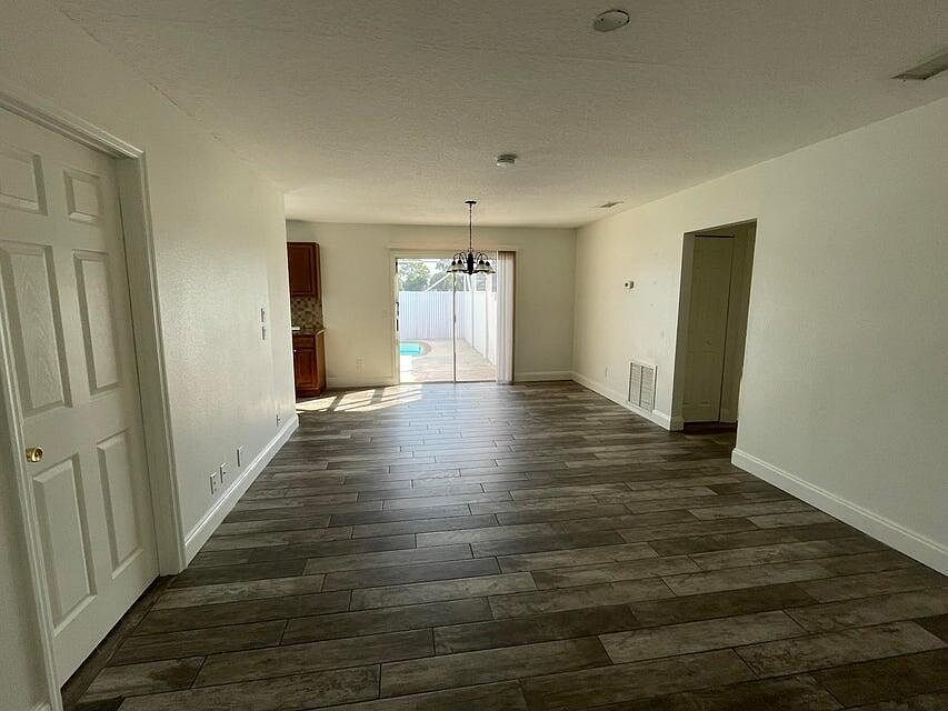 1669 SE North Blackwell Dr Port Saint Lucie, FL 34952 - Thumbnail 4