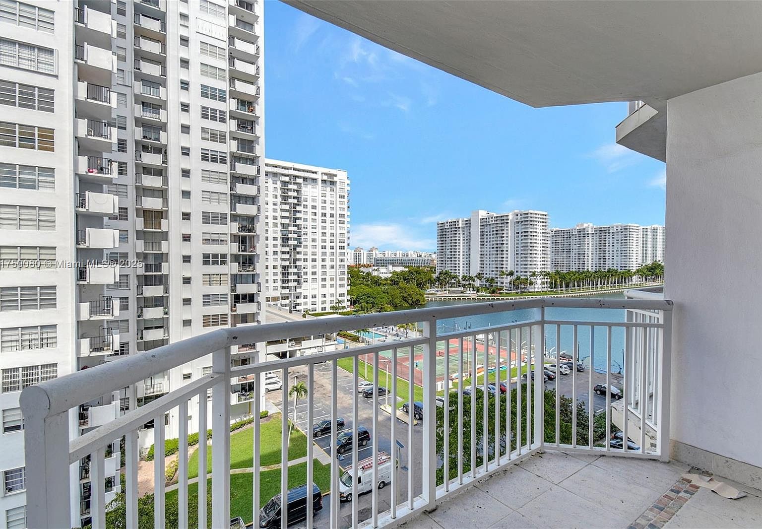 18051 Biscayne Blvd APT 801 North Miami Beach, FL 33160 - Thumbnail 4