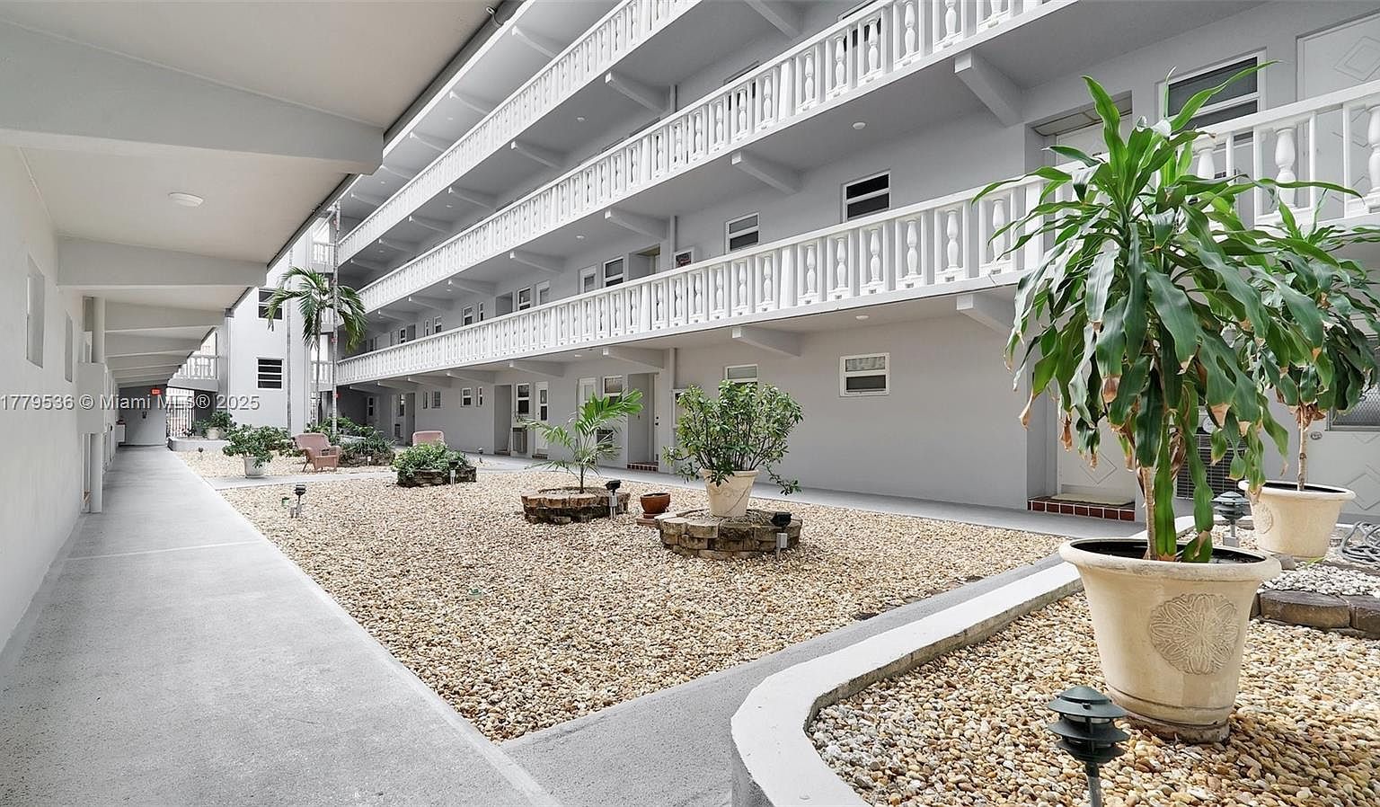 329 SE 3rd St APT 405S Hallandale Beach, FL 33009 - Thumbnail 4