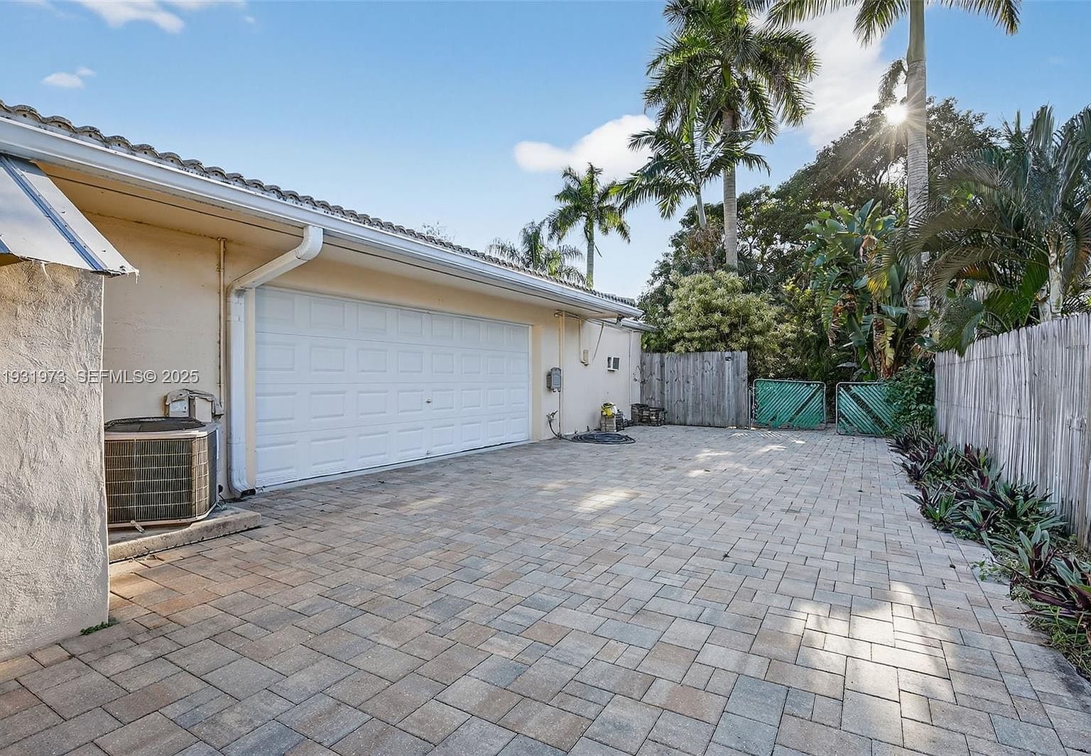 1051 W Tropical Way Plantation, FL 33317 - Thumbnail 4