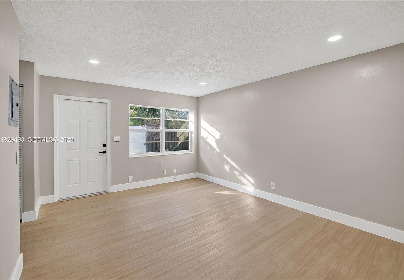 1015 NE 17th Ct Fort Lauderdale, FL 33305 - Thumbnail 4