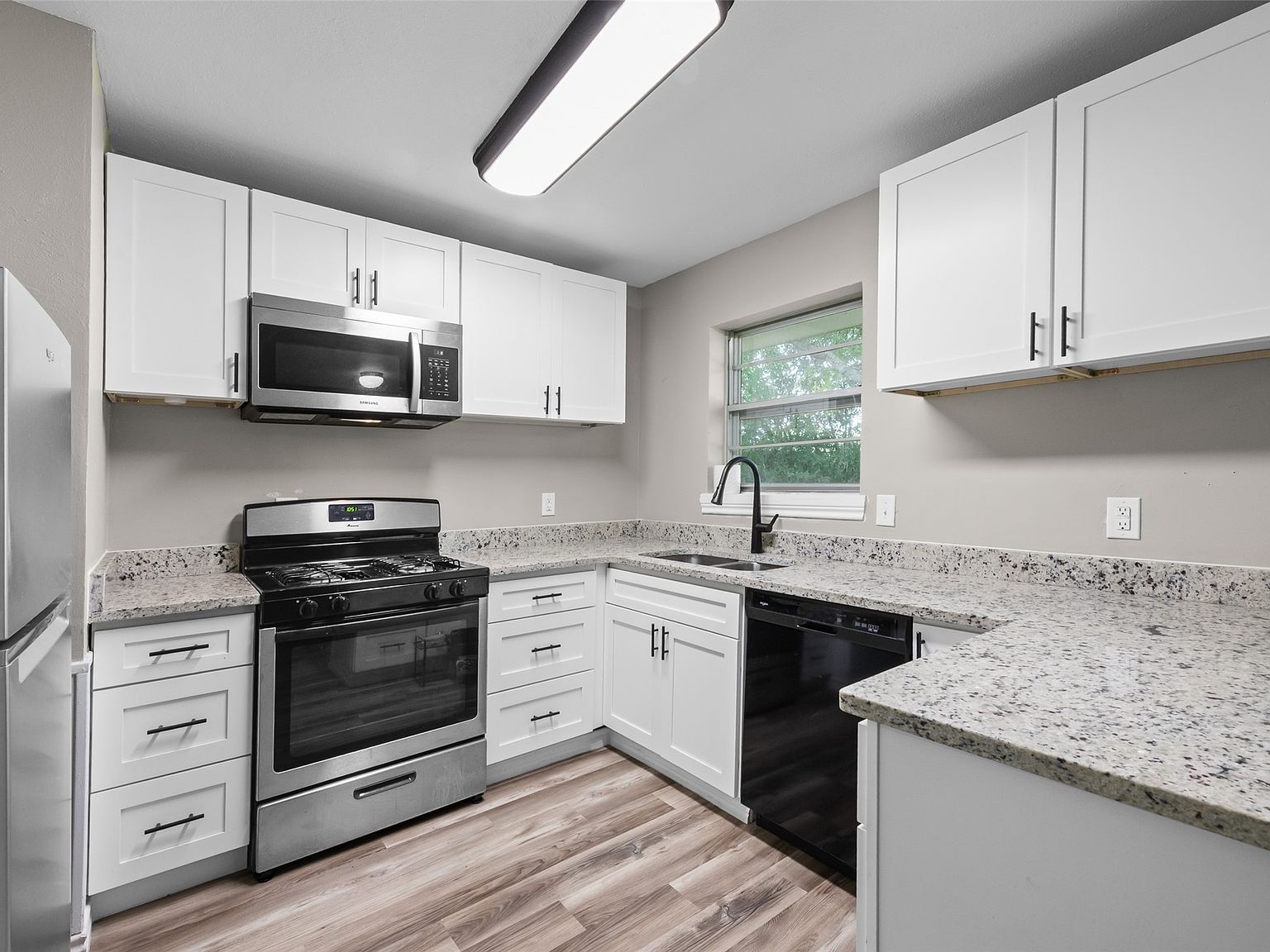 2 Finley Cir Krum, TX 76249 - Thumbnail 4