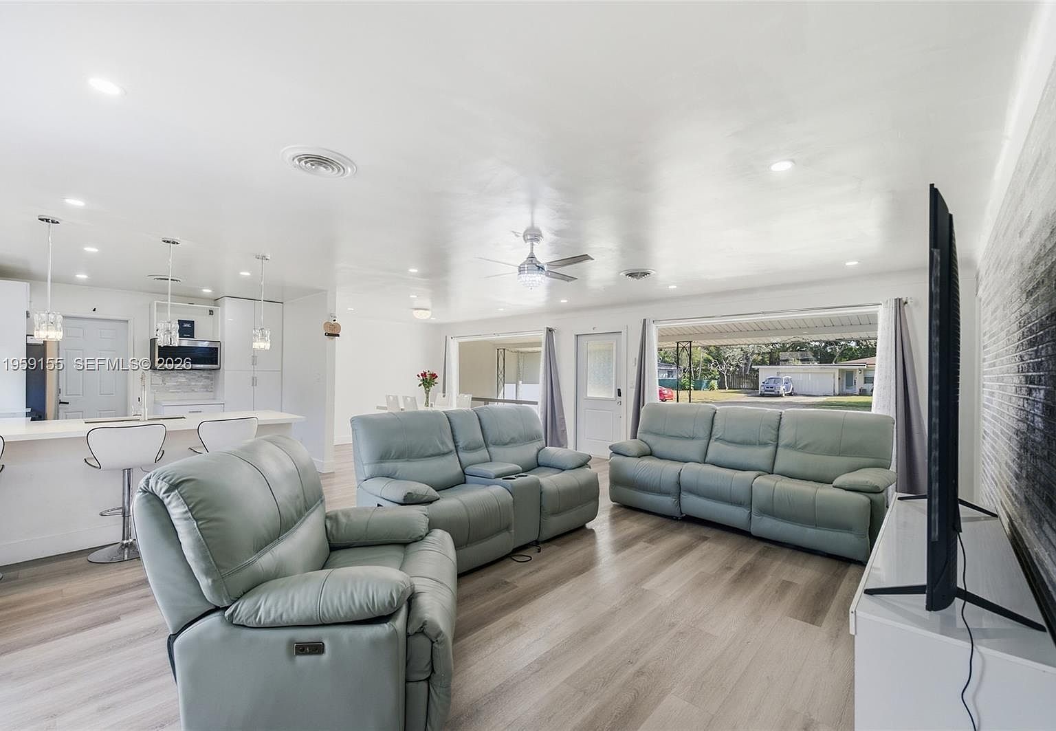 861 N Bel Air Dr Fort Lauderdale, FL 33317 - Thumbnail 4