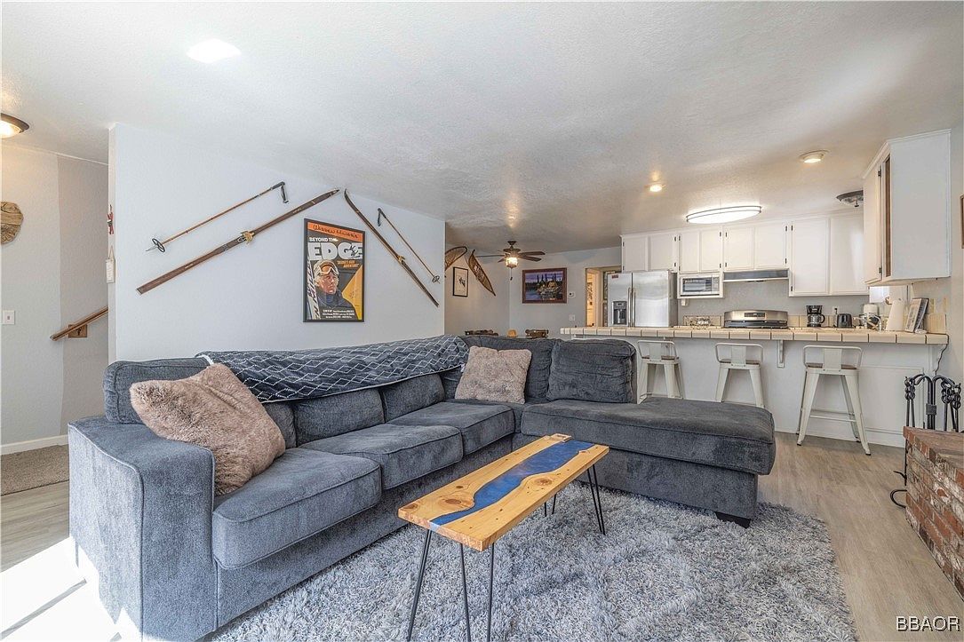 723 Summit Blvd APT 2 Big Bear Lake, CA 92315 - Thumbnail 4