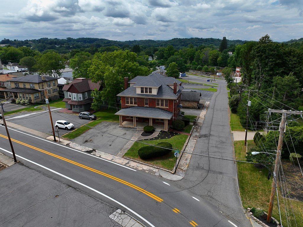 600 S Oakwood Ave Beckley, WV 25801 - Thumbnail 4