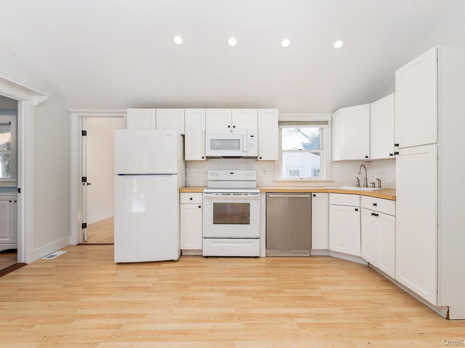 5 Sherman Ave Hampton Bays, NY 11946 - Thumbnail 4