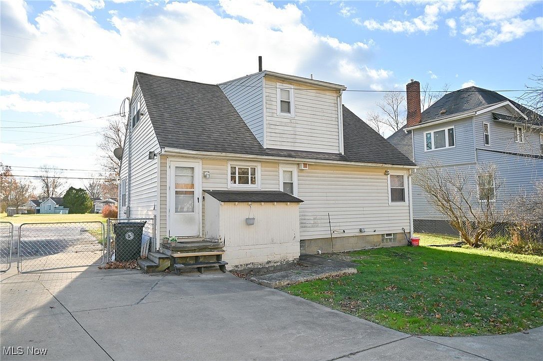 1728 Parkman Rd NW Warren, OH 44485 - Thumbnail 4