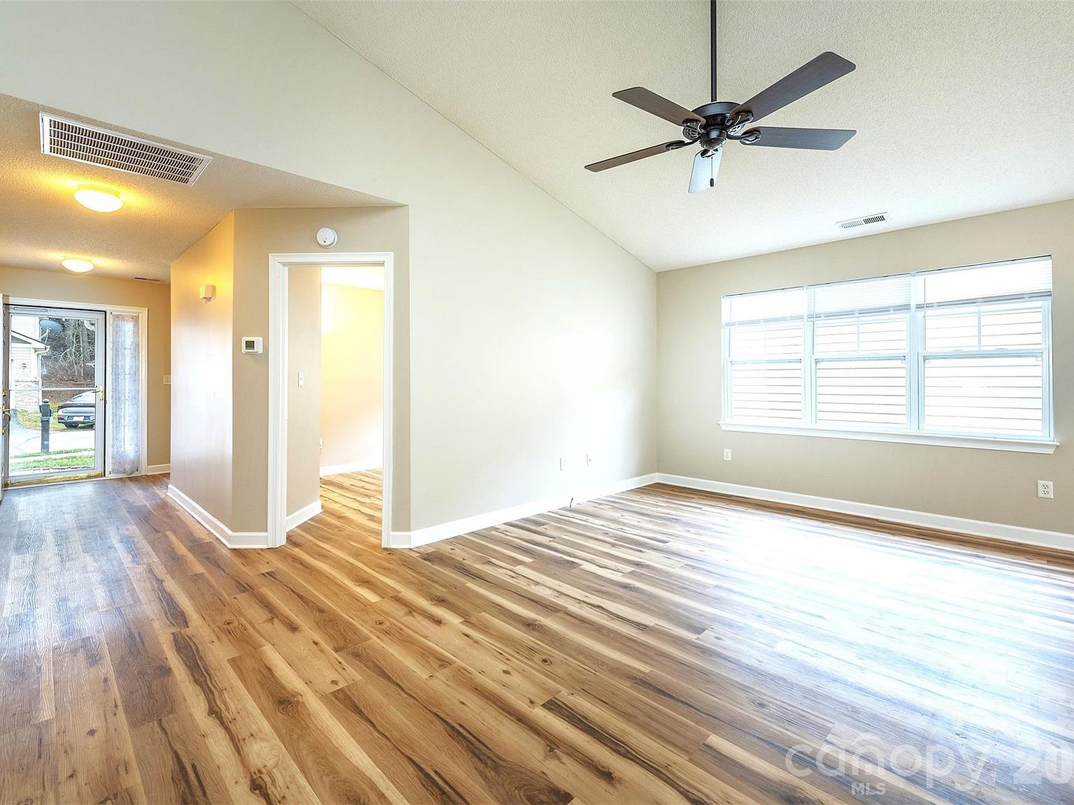 50 Clear Creekside Dr Hendersonville, NC 28792 - Thumbnail 4