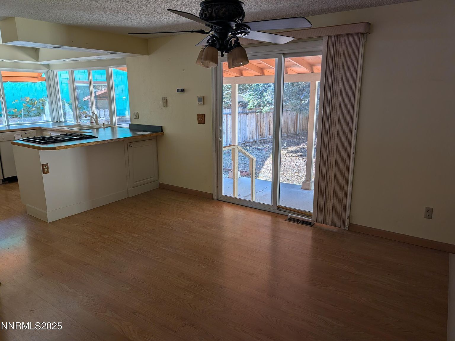 1402 La Loma Dr Carson City, NV 89701 - Thumbnail 4