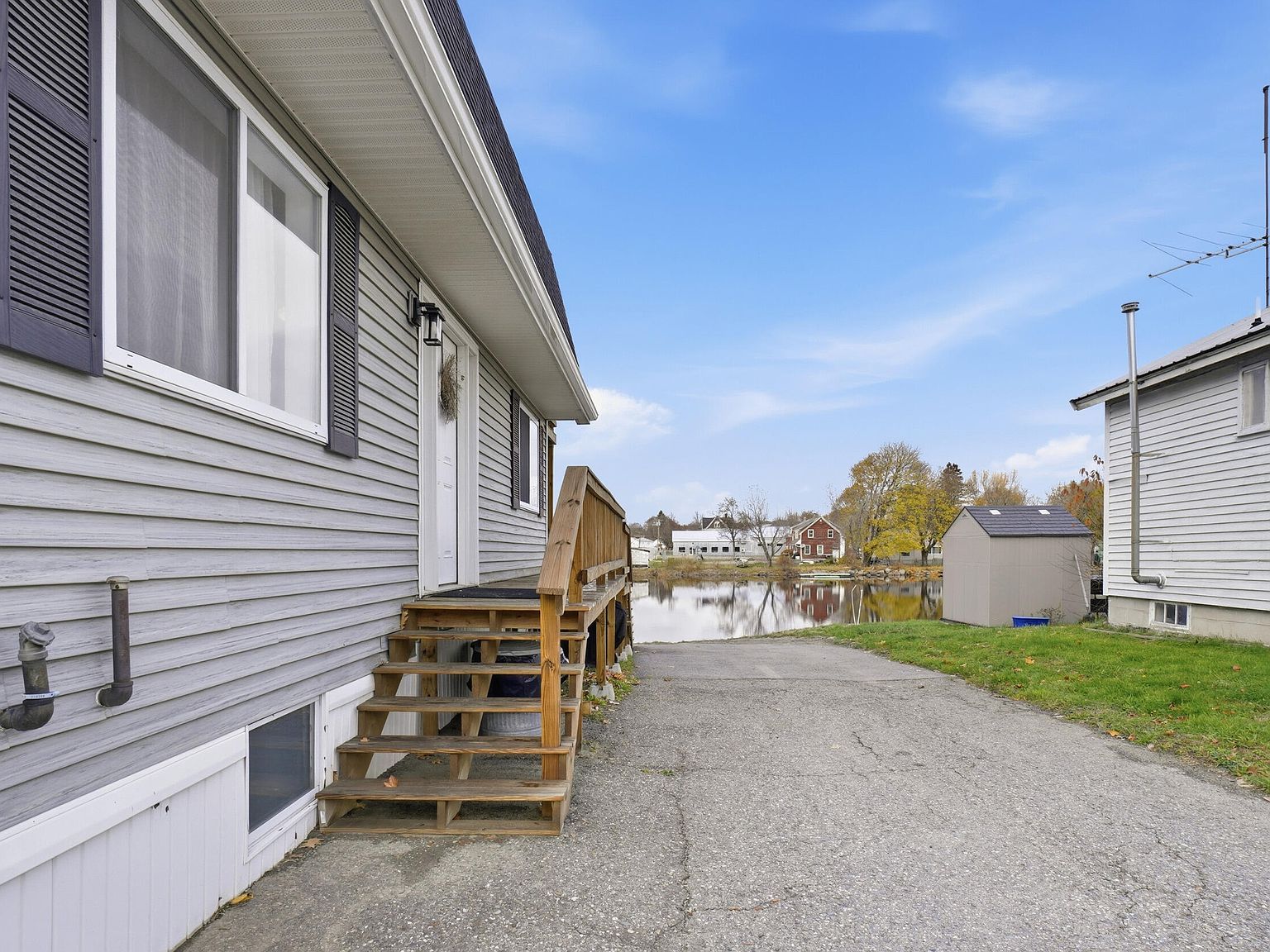 6 Mattanawcook St Lincoln, ME 04457 - Thumbnail 4