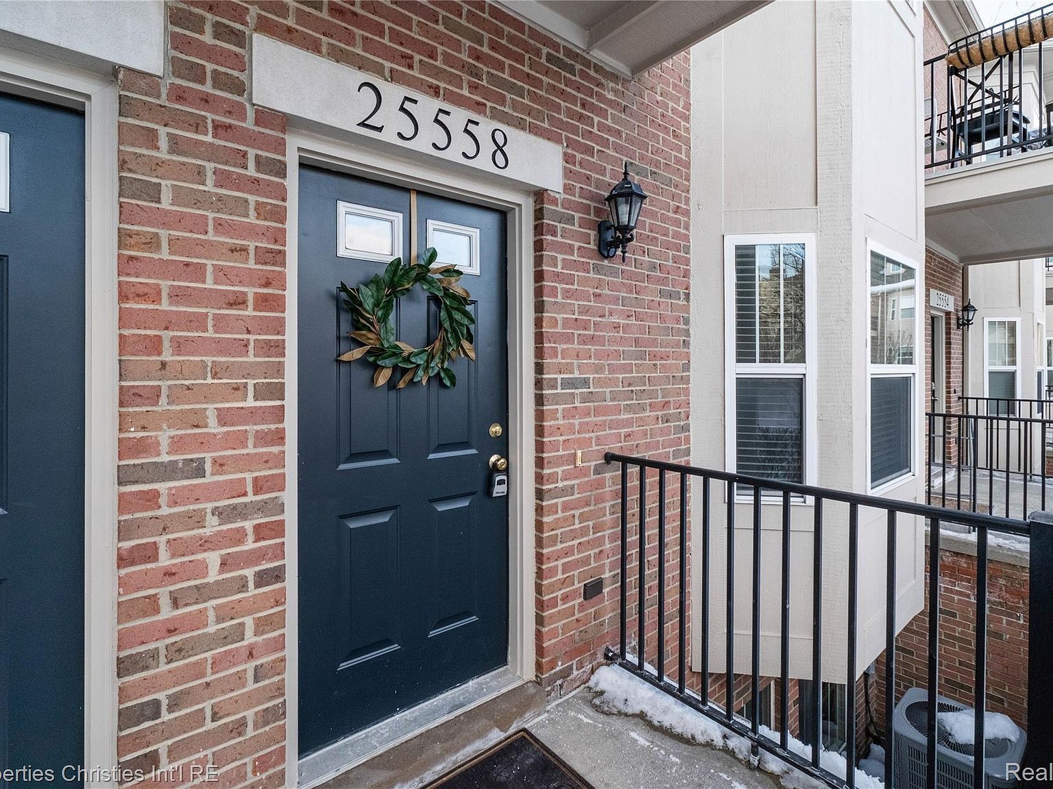 25558 Portico Ln Novi, MI 48375 - Thumbnail 4