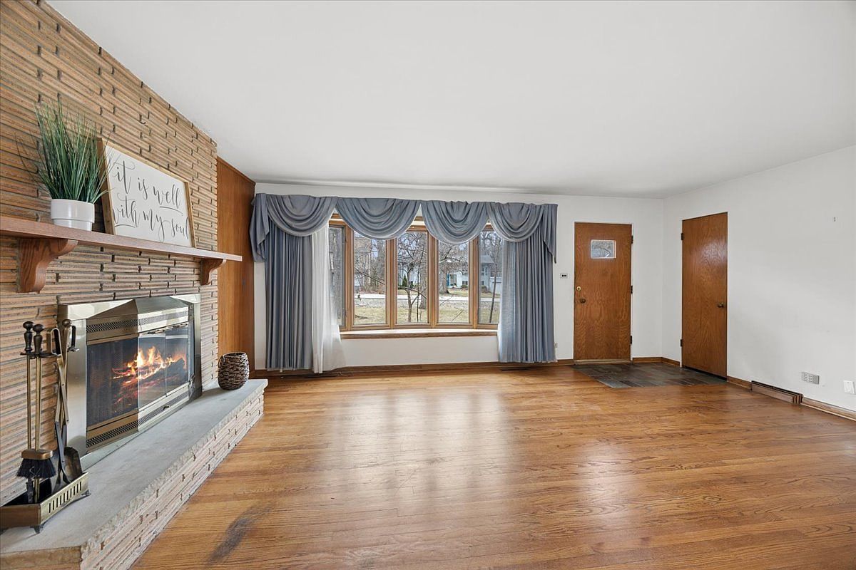 S645 Forest St Winfield, IL 60190 - Thumbnail 4