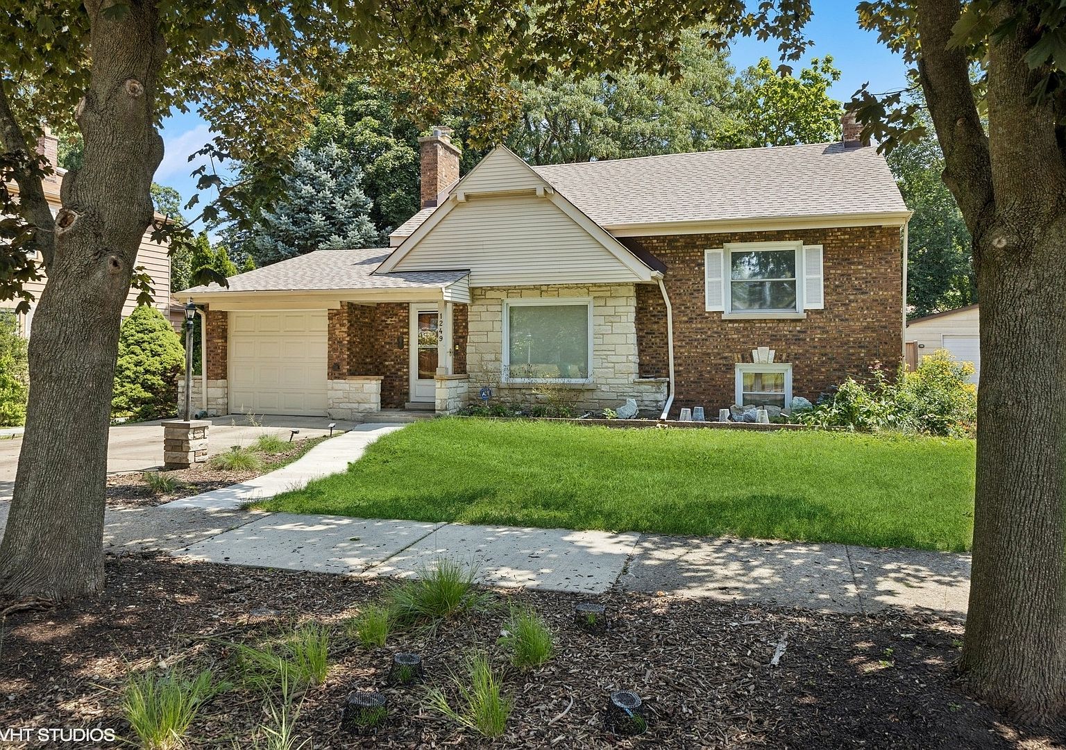 1249 Highridge Pkwy Westchester, IL 60154 - Thumbnail 4